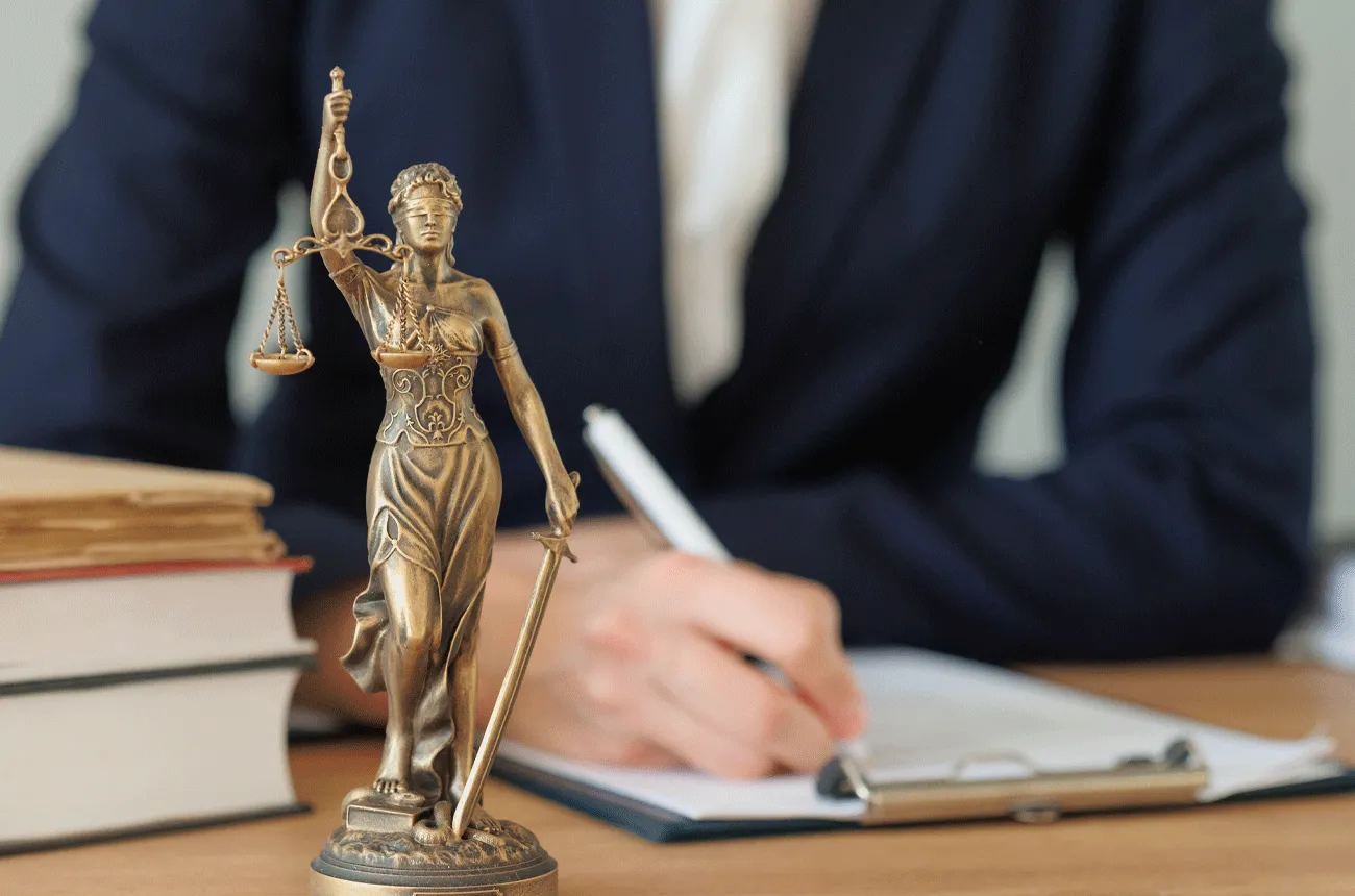 homme de loi signature juriste relecture accord contrat sous traitance