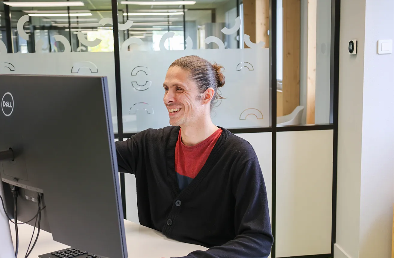 Julien Chalme technicien systeme info SI Gesec collaborateur bureau ordinateur