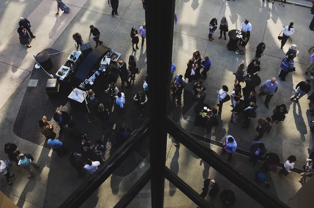 batiment foule vue haut hors etablissement