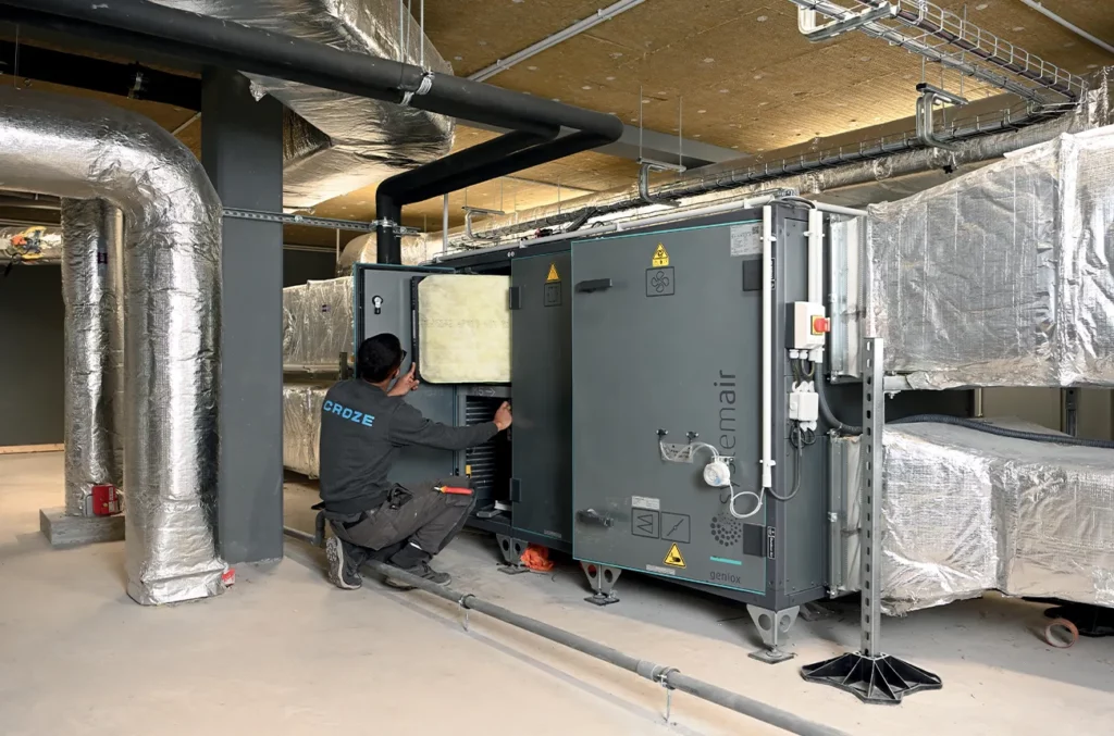 chantier entreprise CROZE technicien gymnase climatisation ventilation chauffage