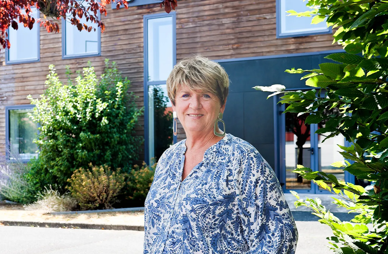 portrait photo Corinne Sole Terrieux conseillere strategie commerciale siege Gesec